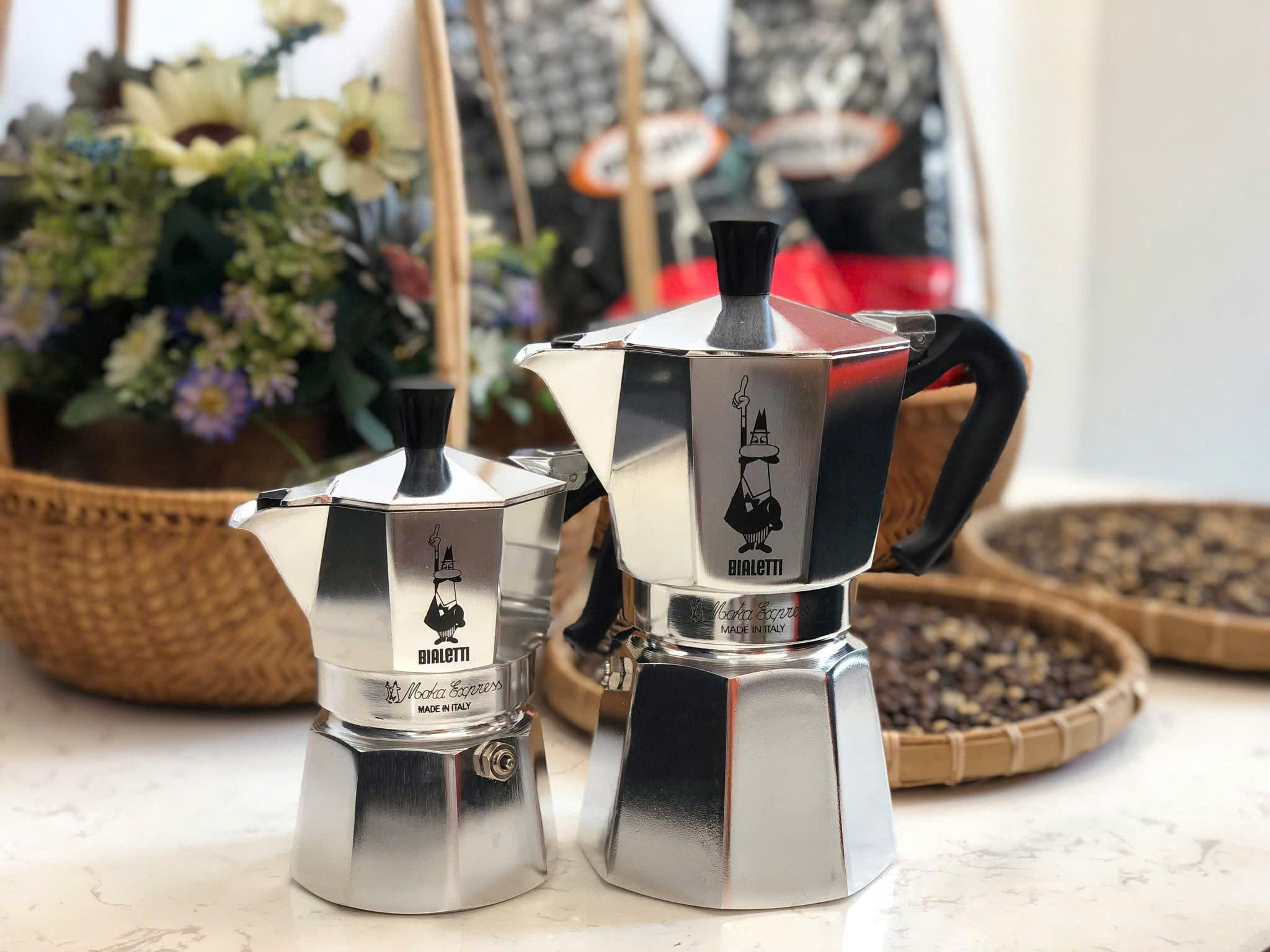 Thiết kế mang tính biểu tượng cho ấm pha cà phê tại gia