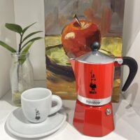 Ấm Bialetti Rainbow Red có pha cà phê nhanh với vài bước đơn giản