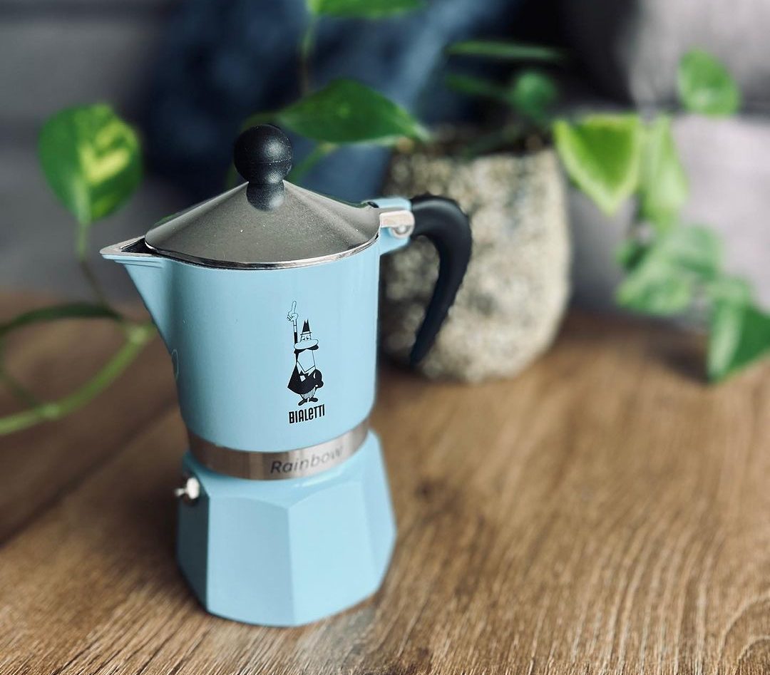 Ấm pha cà phê Bialetti Rainbow có cách sử dụng đơn giản, tương tự Moka Express