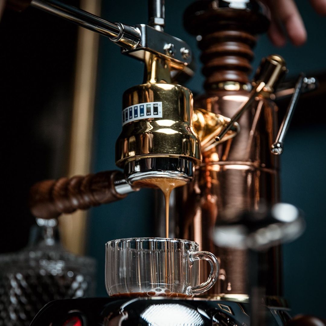 La Pavoni Esperto Edotto ho phép kiểm soát toàn bộ quá trình chiết suất, kết quả tạo ra những tách espresso hoàn hảo