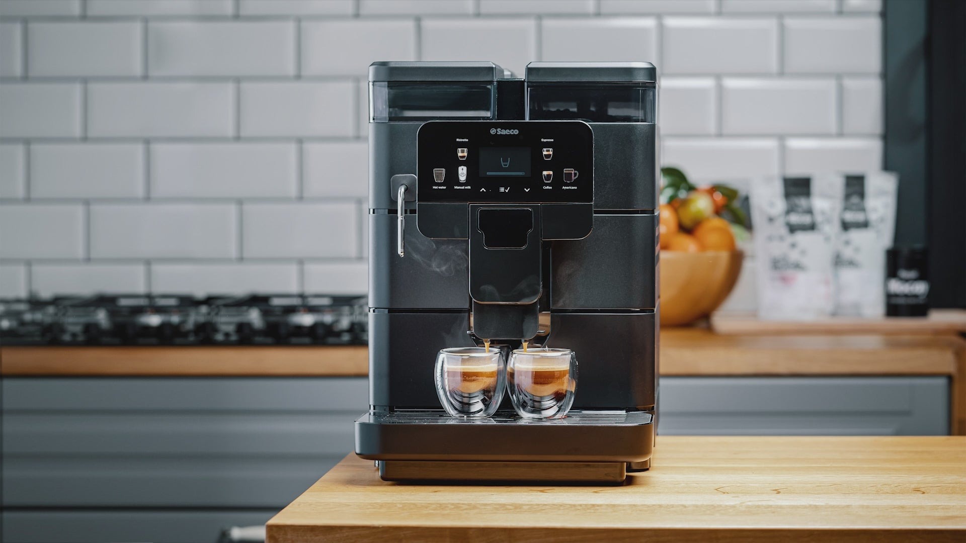 Máy pha cà phê Saeco Royal Plus sở hữu nhiều tính năng vượt trổi mang đến những tách cà phê thơm ngon, chất lượng