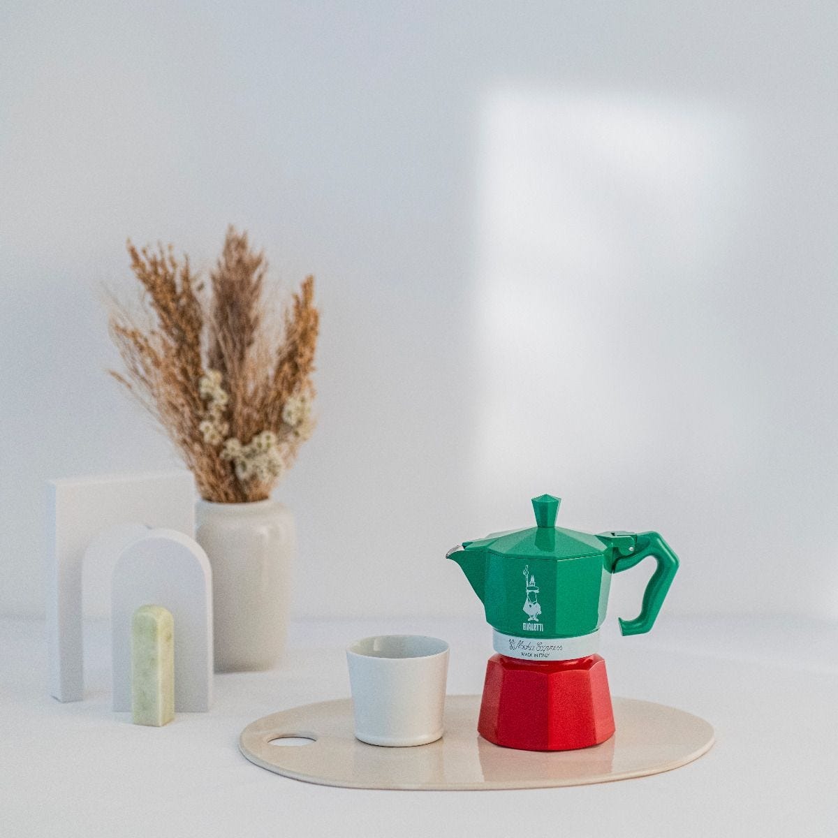 Ấm pha cà phê Bialetti Moka Italia Exclusive có thiết kế hiện đại và thanh lịch