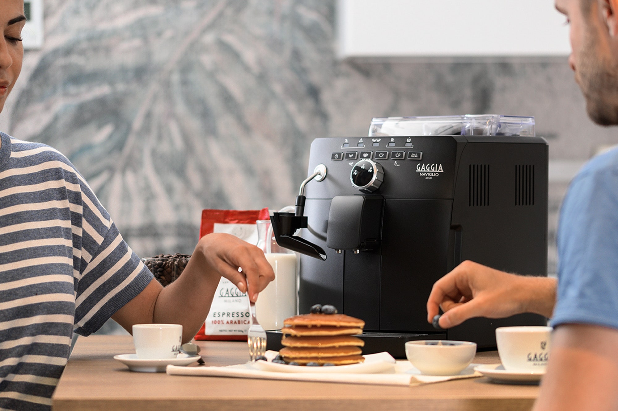 Gaggia Naviglio Milk có thiết kế mạnh mẽ, sang trọng